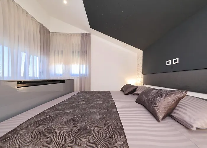 Legacy, By The Beach, Kali