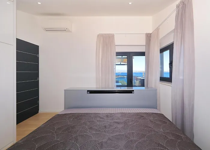 Villa Legacy, By The Beach, Kali