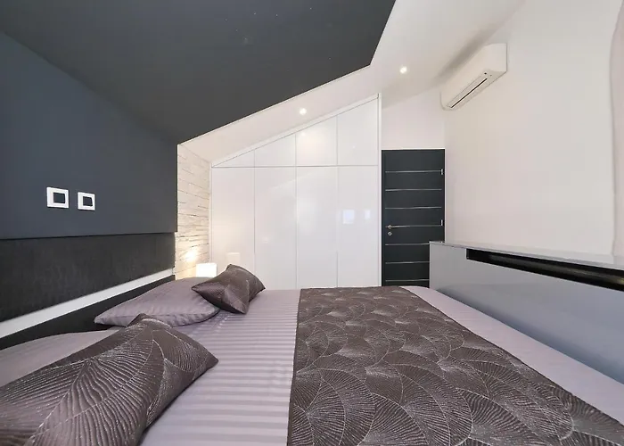 Vila Legacy, By The Beach, Kali