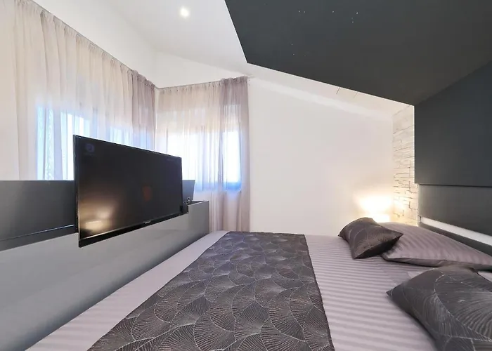Legacy, By The Beach, Vila *