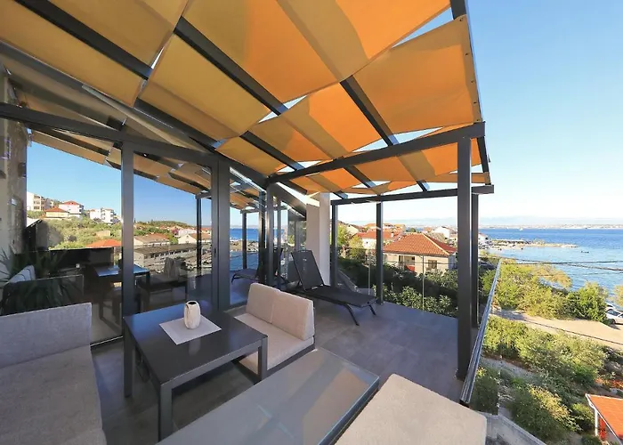 Legacy, By The Beach, Vila *