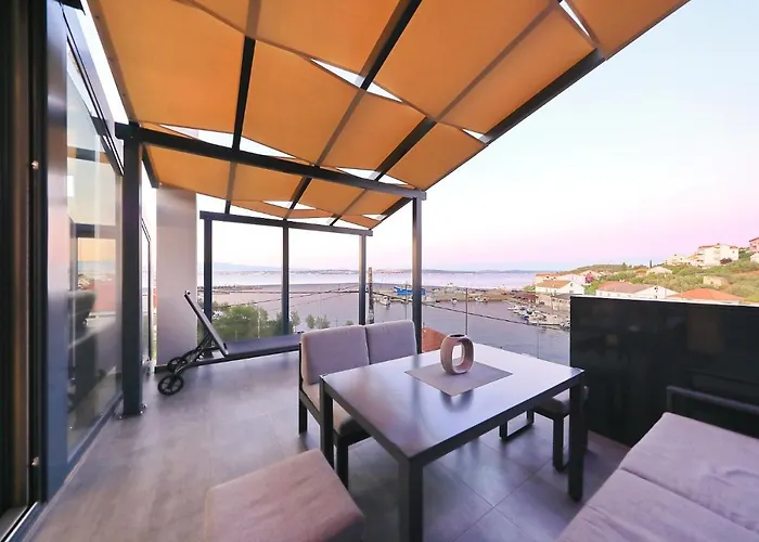 Legacy, By The Beach, Vila Kali