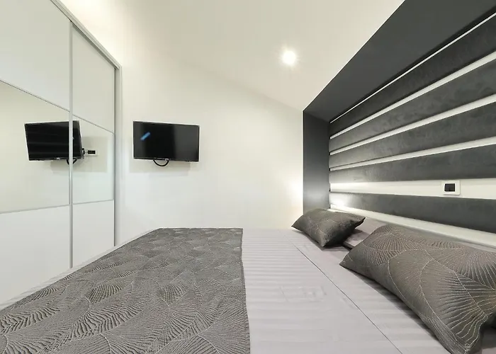 Legacy, By The Beach, Kali