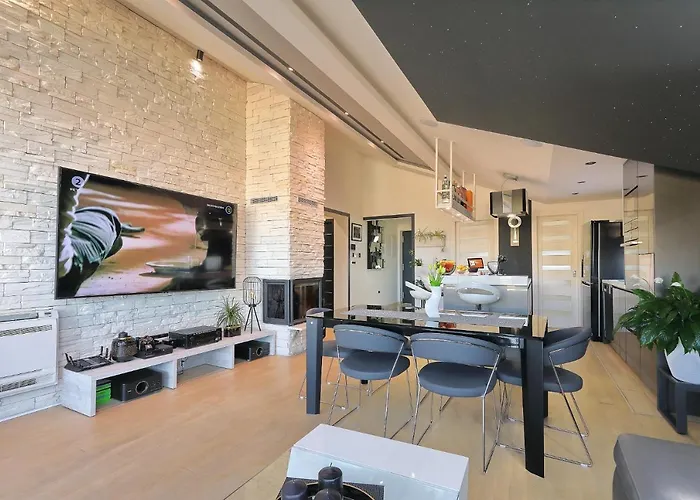 Vila Legacy, By The Beach, Kali