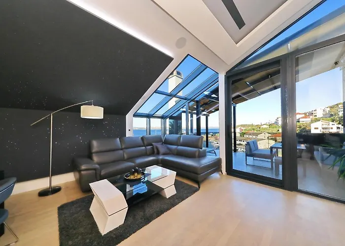 Legacy, By The Beach, Vila *