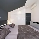 فيلة Legacy, By The Beach, كالي