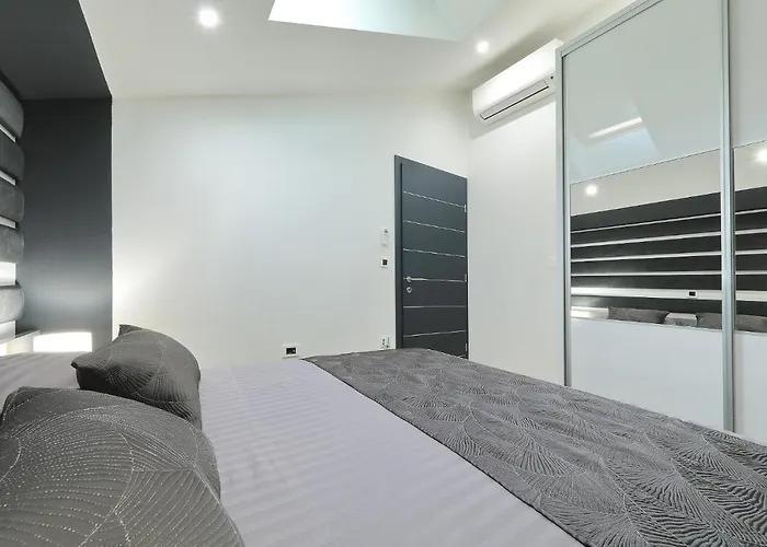 Legacy, By The Beach, 빌라 칼리