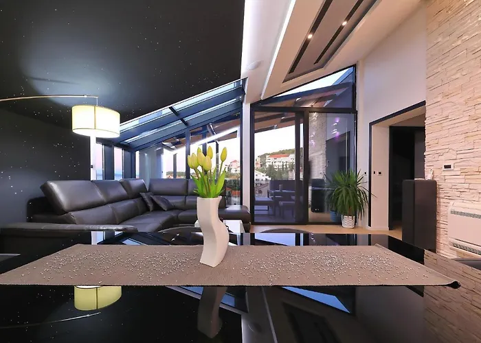 Legacy, By The Beach, 빌라 칼리