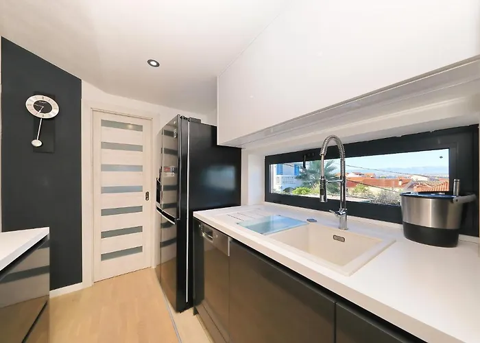 Legacy, By The Beach, Kali